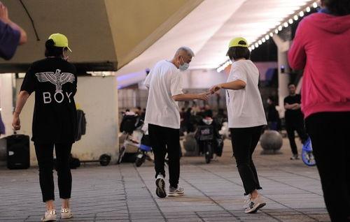 跳广场舞的网红熊猫,网红熊猫的舞蹈风采